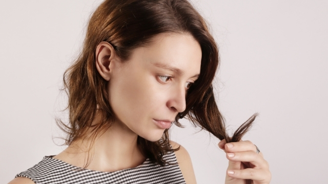 髪をうねりを防ぐ！うねる3つの原因を解決させる改善ストレートケア8選